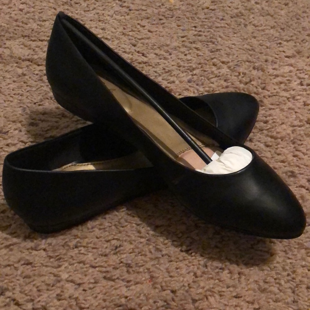Soft Style black flat / wedge shoe, sz 10 & 11